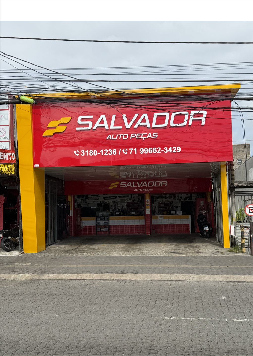 Fachada da Salvador Auto Peças - Vista frontal